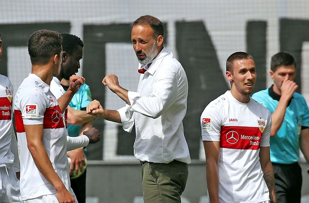 Freude bei Pellegrino Matarazzo und den Spielern des VfB Stuttgart. Foto: Pressefoto Baumann