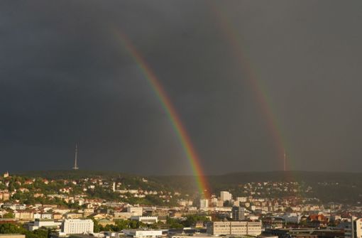 Zwei Regenbögen strahlen über Stuttgart. Foto: Andreas Rosar Fotoagentur-Stuttg/Andreas Rosar Fotoagentur-Stuttg
