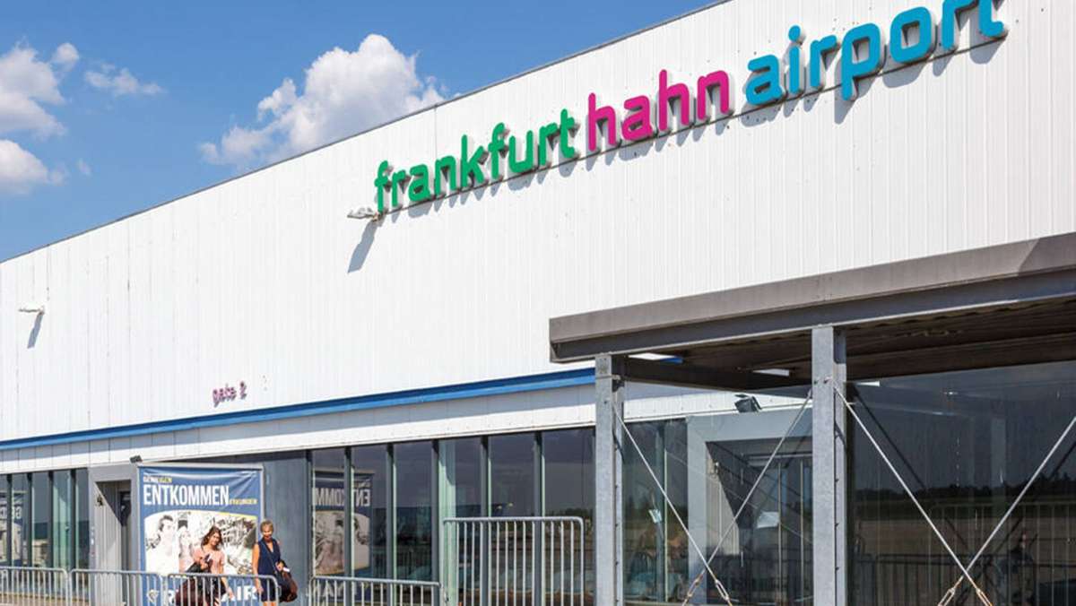  Der Flughafen Frankfurt-Hahn im Bundesland Rheinland-Pfalz ist insolvent. Das zuständige Amtsgericht Bad Kreuznach teilte dies am Dienstag mit. Der Flughafen ist mehrheitlich im Besitz der chinesischen HNA Airport Group. 