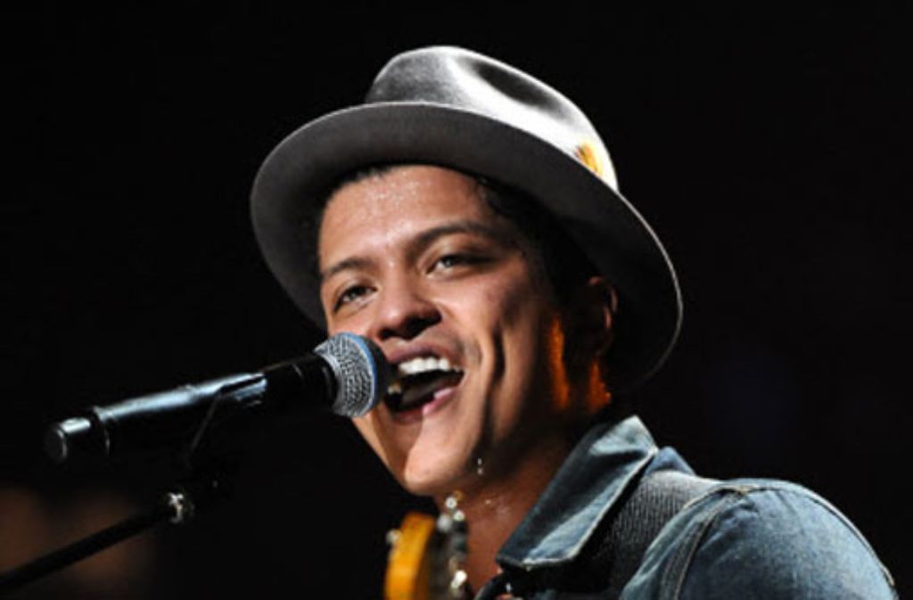 Im Jahr 2014 stand Shootingstar Bruno Mars auf der Bühne. Zusammen mit den Red Hot Chilli Peppers heizte er dem Publikum ein.
