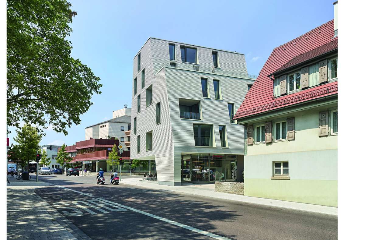 Gehört ebenfalls zu den 50 herausragenden Wohnbauten des Jahres 2022: das Haus Liselotte in Ostfildern-Ruit, für das die Architekten Kauffmann Theilig und Partner verantwortlich zeichnen.