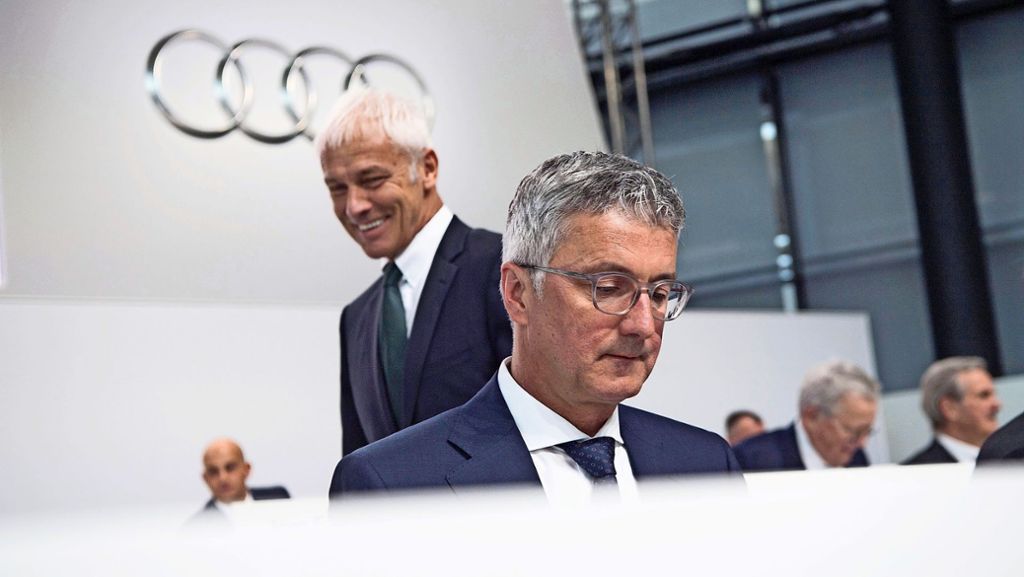  Wie lange kann sich Rupert Stadler noch an der Audi-Spitze halten? Zwar wurde sein Vertrag bis 2022 verlängert – allerdings nur unter der Bedingung, dass die Konzernführung eine personelle Neuaufstellung vorbereitet. Stadler ist damit praktisch nur noch ein Vorstandschef auf Abruf. 