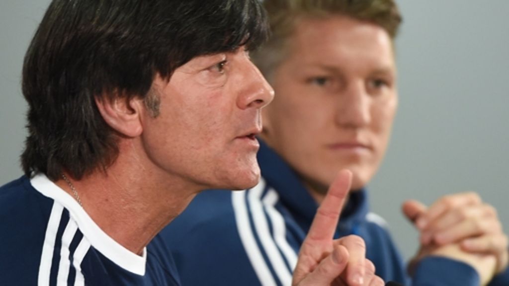  Der Bundestrainer plant für die EM mit Kapitän Schweinsteiger als Spezial- und Führungskraft und auch Bayern-Bankdrücker Götze ist ein Fixpunkt. Özil bereitet vor den aktuellen Länderspielen Sorgen, während Boateng positive Nachrichten übermittelt. 