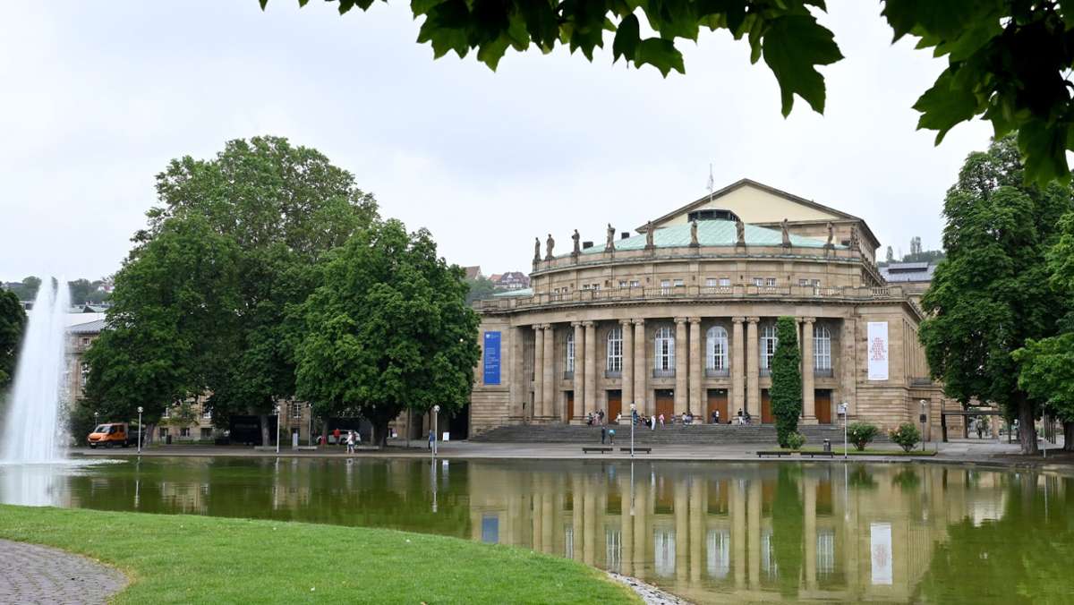  Die Pläne zur milliardenschweren Stuttgarter Opernsanierung liegen seit eineinhalb Jahren mehr oder weniger auf dem Tisch. Nach langer Debatte und Beratungen hat der Gemeinderat nun grünes Licht gegeben. Abgesegnet ist der Bau damit aber nicht. 