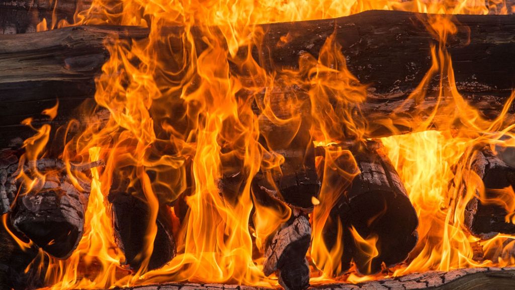 Schwaikheim: Unfall beim Grillen – Stichflamme verletzt 20-Jährigen schwer