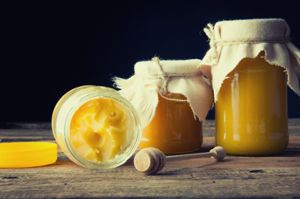 Honig wieder flüssig machen – So klappt es