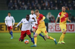 HSV siegt im Elfmeterschießen gegen Karlsruhe