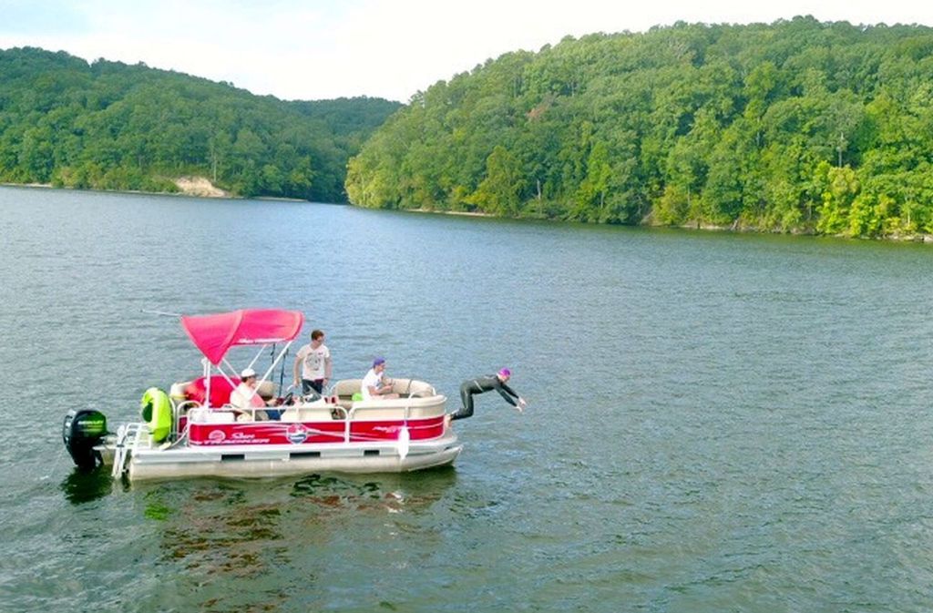 Jeden Tag war Andreas Fath mindestens acht Stunden im Wasser. Damit der Forscher immer die Ideallinie durch den Tennessee River fand, paddelte ein Teammitglied stets wenige Meter vor ihm. Das Begleitboot folgte mit kurzem Abstand.