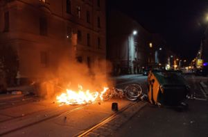 Brennende Barrikade in Leipzig –  Festnahmen in Berlin
