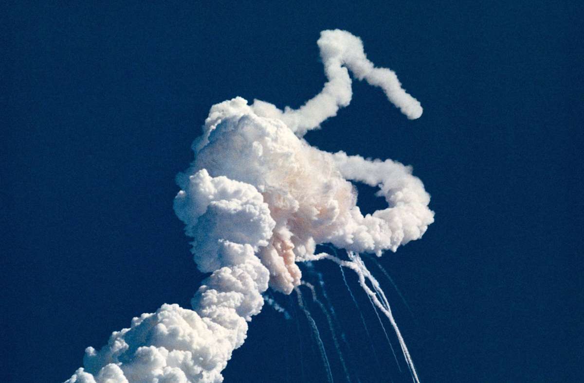 Am 28. Janaur 1986 explodiert der Space Shuttle „Challenger“ 73 Sekunden nach dem Start, niemand von der Besatzung überlebt. Viele Amerikaner verlieren endgültig das Vertrauen in die Raumfahrt.