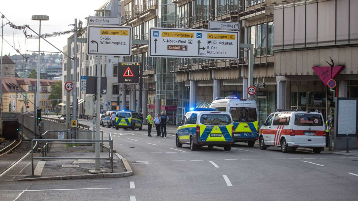 In Charlottenstraße von Auto erfasst: Fußgänger stirbt nach Unfall in Stuttgart-Mitte