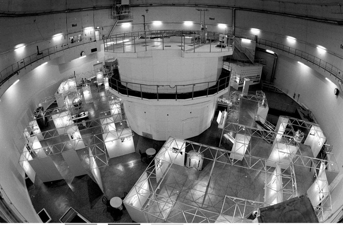 1965: Der Mehrzweckforschungsreaktor Karlsruhe geht in Betrieb. Er wird 1984 stillgelegt. Von 1971 bis 1991 gibt es in Karlsruhe zudem eine sogenannte Kompakte Natriumgekühlte Kernreaktoranlage.