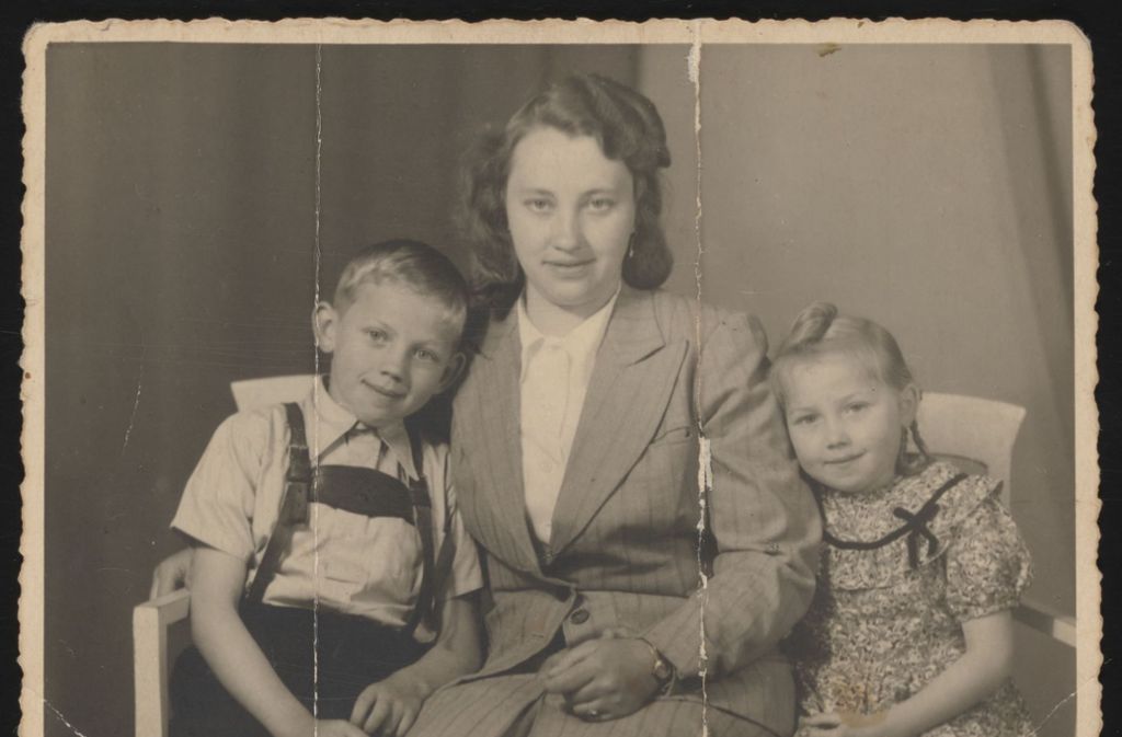 Niemanns Ehefrau Henriette mit den beiden Kindern des Paares.