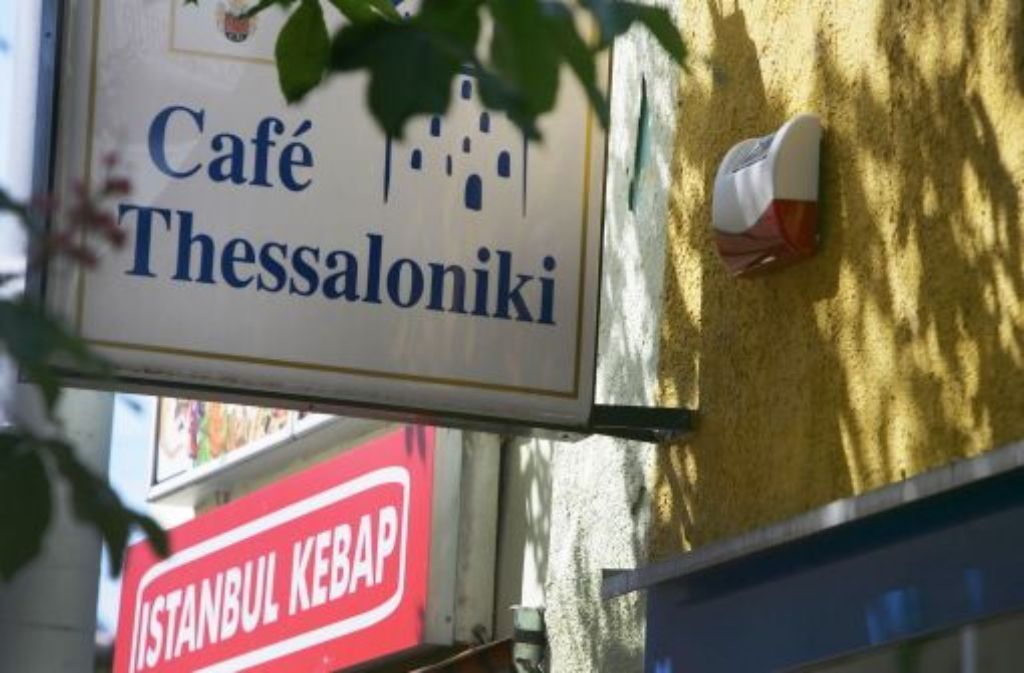 Viele Griechen verbringen ihre Freizeit in den griechischen Cafés.