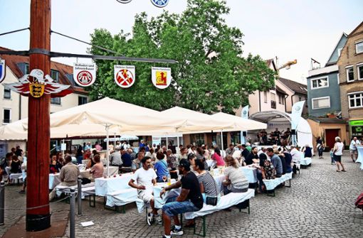 In Bad Cannstatt ist der Abendmarkt längst etabliert. 2015 fand dort die erste Veranstaltungsreihe statt. Foto: Lichtgut/Max Kovalenko
