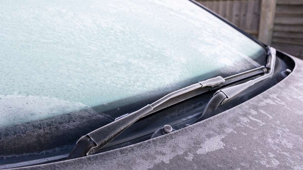 In diesem Artikel verraten wir Ihnen die 5 besten Möglichkeiten, wie Sie Ihre Autoscheibe vor Frost schützen können.