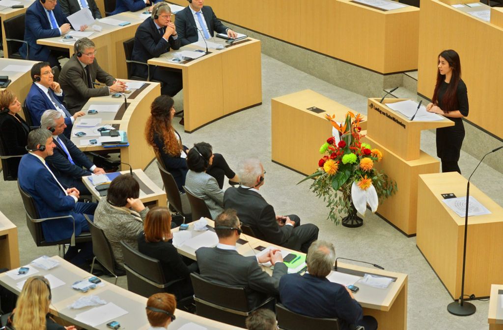 Im Dezember 2016 sprach Murad in Stuttgart im baden-württembergischen Landtag vor den Abgeordneten.