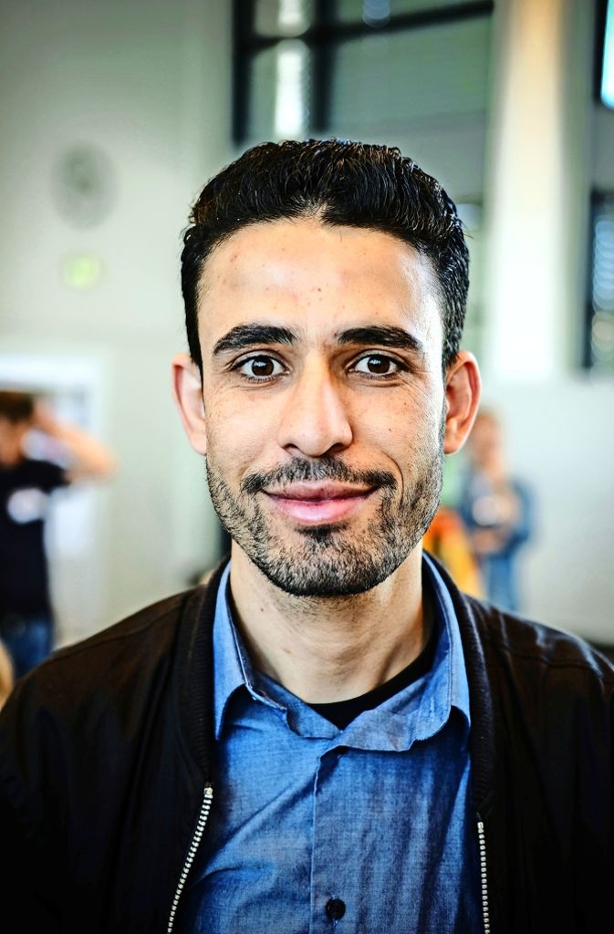 Hamed Noori (24) aus Stuttgart: „Ich bin aus Afghanistan geflüchtet und besuche gerade eine Sprachschule. Das fällt mir nicht schwer, da ich zuvor in meiner Heimat als Dolmetscher gearbeitet habe. Sobald ich meinen Schein habe, werde ich mich auch bei der Stadt bewerben – am liebsten im Gesundheitswesen.“