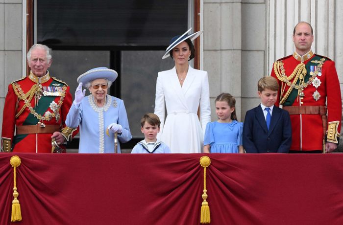 Elizabeth II. feiert in London –  die royale Familie feiert mit