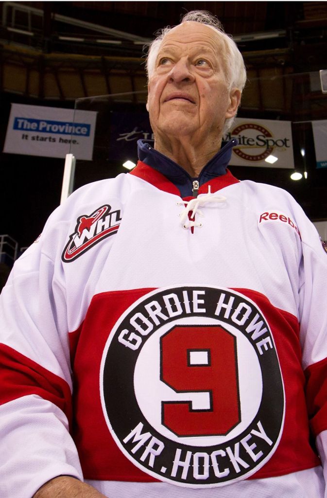 Unglaubliche 1767 Spiele bestritt Gordie Howe auf dem Eis. Der ehemalige Eishockeyprofi erzielte dabei seit seinem NHL-Debüt 1948 ganze 801 Tore.