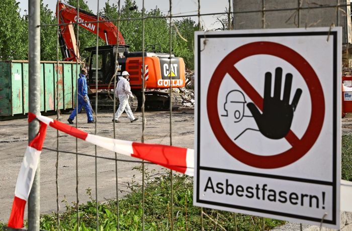 Wer ist für die Asbestplatten auf dem Recyclinghof verantwortlich?