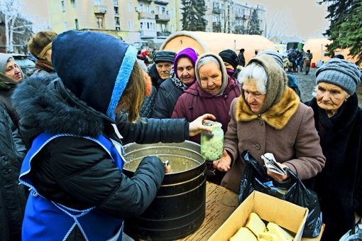 Nicht nur die Menschen in der von Separatisten eingenommenen Stadt Debalzewe leiden. Die Ukraine  muss wieder aufgebaut werden. Dafür wird sehr viel Geld benötigt. Foto: AFP