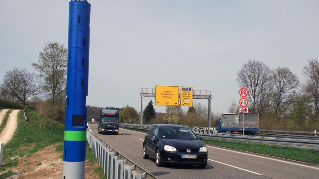 Lkw-Maut: Erste Maut-Säulen um Stuttgart angebracht