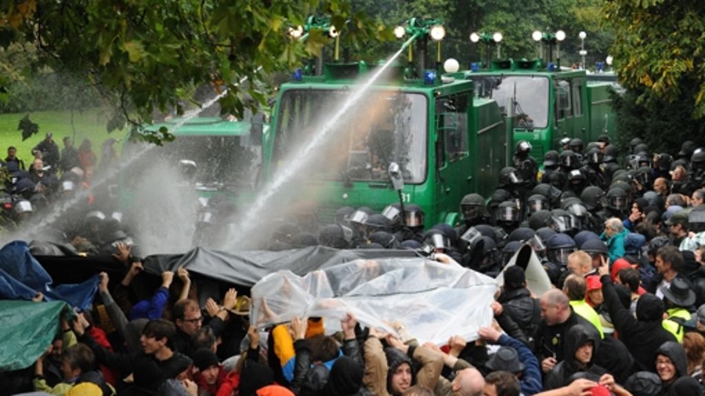 Stuttgart 21 und Schwarzer Donnerstag: Diskussion über Wasserwerfer gefordert