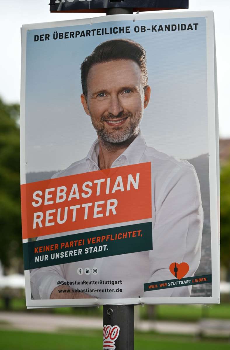 Sebastian Reutter: Ungewöhnlich ist die Kampagne des bislang vollkommen unbekannten Einzelbewerbers. Erstens hat er früher als alle anderen mit der Plakatierung begonnen. Zweitens hat man den Eindruck, dass er die Stadt mit Plakaten flutet. Drittens erinnert die Gestaltung der Bild-Plakate an CDU-Plakate bei den Bundestagswahlen 2009 und 2013.