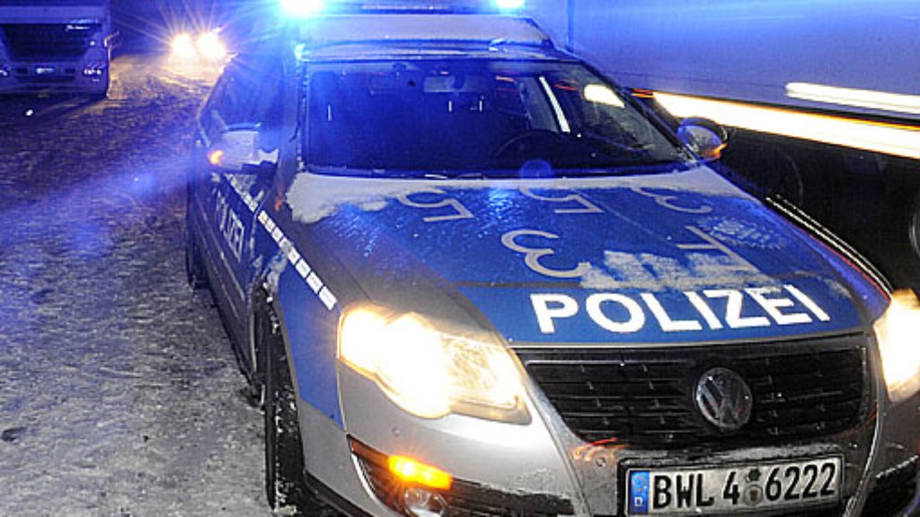  Fahrer entdeckt in Plochingen stark unterkühlten blinden Passagier in seinem Laster. 