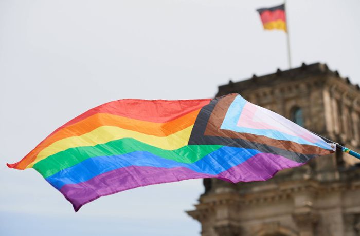 Regenbogenflagge soll am Reichstag wehen