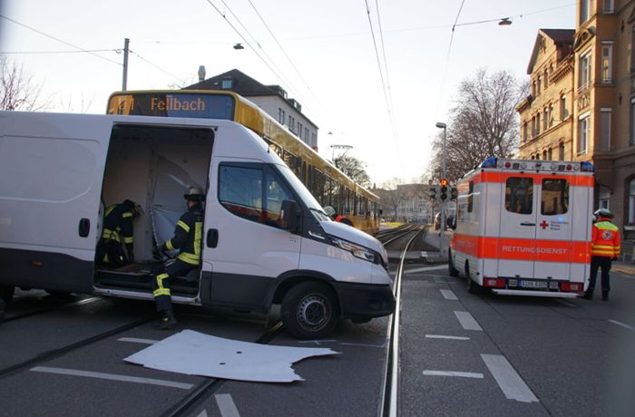 Unfall in Bad Cannstatt: Sprinter   kollidiert mit Stadtbahn – ein Verletzer