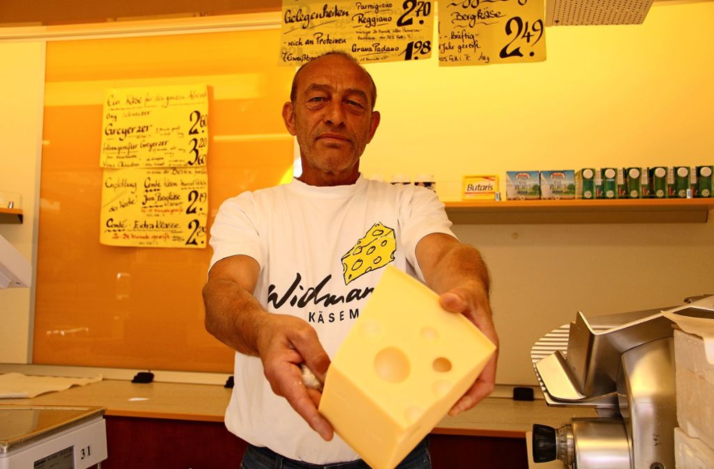 Reiner Wöhrle verkauft seit 37 Jahren Käse auf dem Wochenmarkt in Stuttgart-Vaihingen. Er sagt: „Kein gescheiter Käsemacher kann für 39 Cent Käse herstellen.“