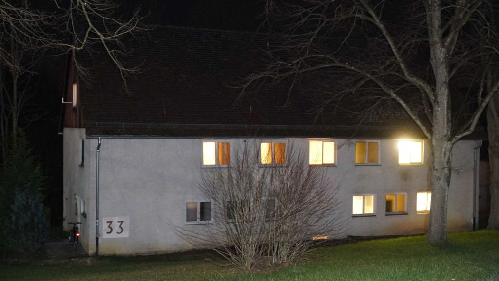 In einer Unterkunft in Filderstadt-Bonlanden waren vergangene Woche zwei Leichen gefunden worden. Anfangs waren die Hintergründe völlig unklar. Inzwischen gibt es neue Erkenntnisse. 