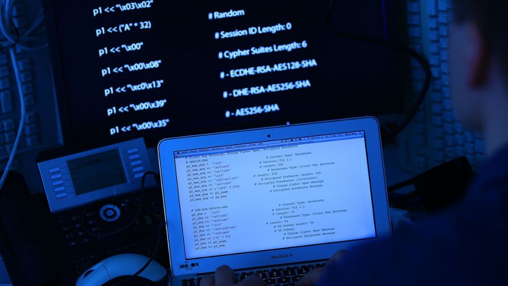 Wegen Cyberattacken: Zwölf russische Geheimdienstmitarbeiter in den USA angeklagt