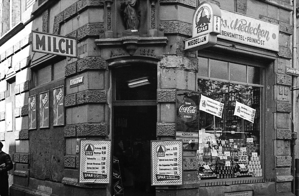 Der elterliche Laden in Köln, in dem Wolfgang auch mithelfen musste