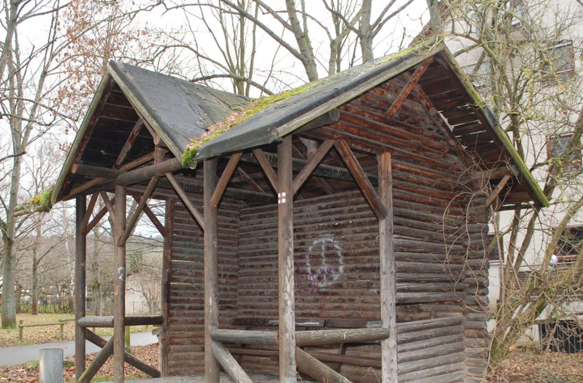Die Untertürkheimer Schutzhütte am Gögelbach hätte aus statischen Gründen saniert werden müssen. Sie wurde abgerissen und wird nicht wieder aufgebaut.