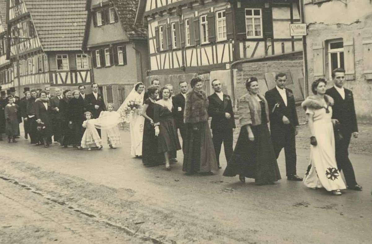 Der pompöse Hochzeitszug 1950 in der Carl-Schmincke-Straße