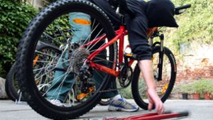 Mehrere Fahrräder gestohlen – ertappter Verdächtiger flüchtet