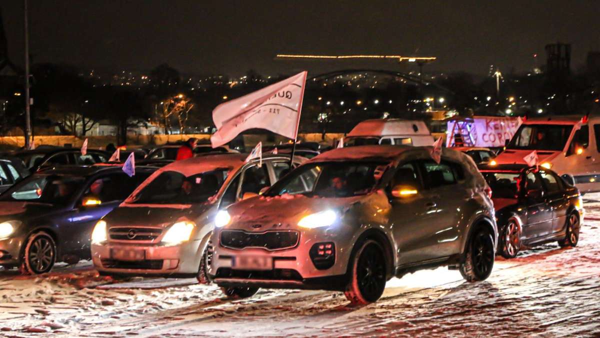 Stuttgart: 40 Glätteunfälle in der Nacht – Autokorso behindert Verkehr
