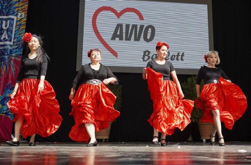 Ohne Sombrero, mit Kostümen: das Awo-Ballett. Foto: dpa/Uwe Anspach