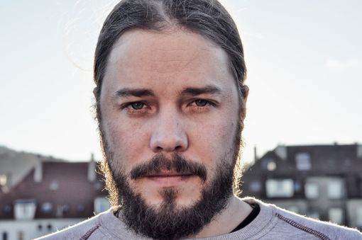 Ein Mann, ein Bart, viele Pseudonyme: Andres Klein ist Stuttgarts Bass-Prediger. Foto: Andres Klein