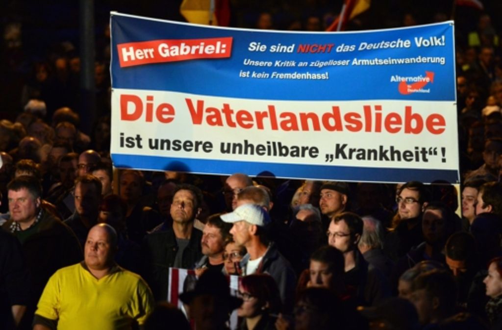 Rund 8000 Menschen waren zu der Demonstration gegen die Asylpolitik der Bundesregierung nach Erfurt gekommen. Damit waren es etwa 3000 Demonstranten mehr als in der vergangenen Woche.
