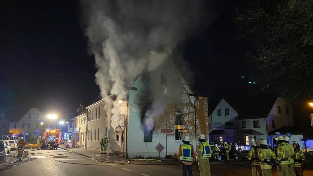 Brand  in Neckartenzlingen: Bewohnerin vor Flammen gerettet