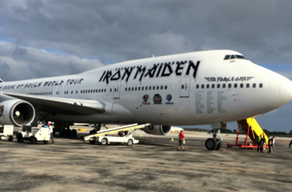 Iron Maiden bestreiten ihre Welttournee mit der Ed Force One - einer umgebauten Boeing 747-400.  Foto: twitter.com/IronMaiden / Screenshot