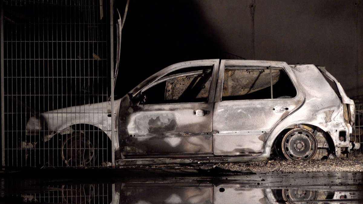 Tiefgaragenbrand in Sillenbuch: Mehrere Motorräder und Autos gehen in Flammen auf