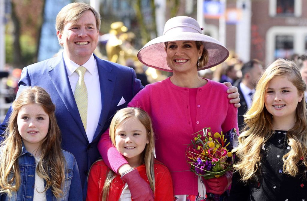 Ganz die Mama: König Willem-Alexander aus der Niederlande und seine Frau Máxima haben ein ganzes Drei-Meisjes-(Königs-)Haus zustande gebracht. Thronfolgerin Amalia (rechts) und ihre Schwestern Alexia (links) und Ariadne.