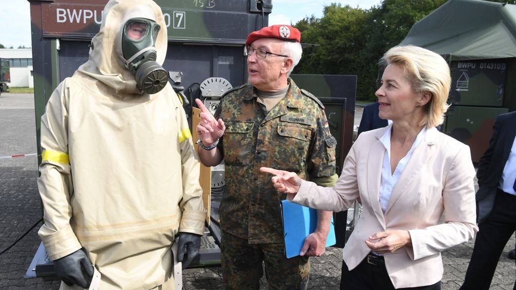Verteidigungsministerin in Bruchsal: Von der Leyen auf Anti-Terror-Kurs