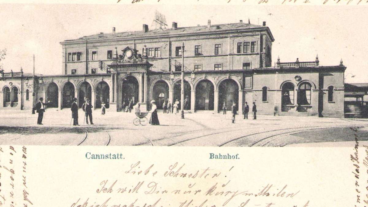 Der Bahnhofsvorplatz in Bad Cannstatt auf einer Postkarte von 1906.