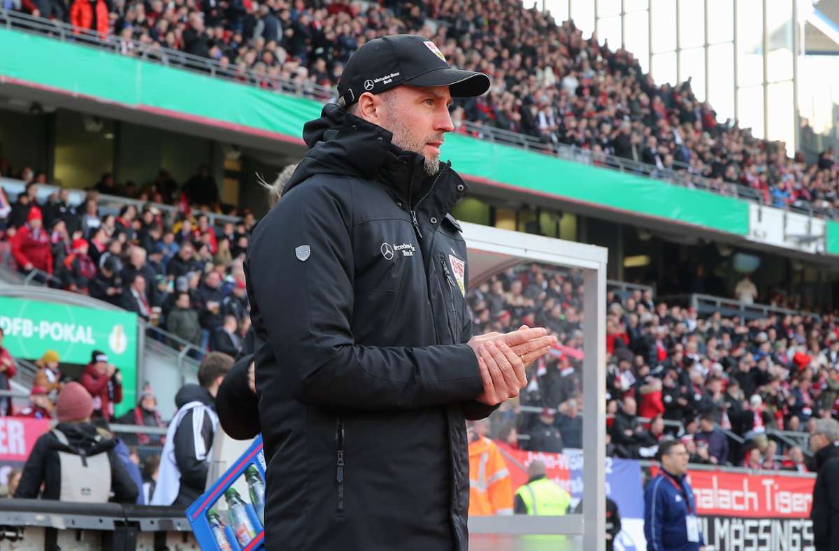 Sebastian Hoeneß feierte bei seinem VfB-Debüt als Trainer einen 1:0-Sieg und den damit verbunden Einzug ins Halbfinale des Pokals.